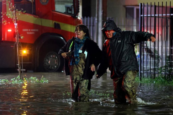 Santiago, 17 de julio de 2026. Inundacion por frente de mal tiempo en Villa Los Presidentes comuna de Talagante Jonnathan Oyarzun/Aton Chile