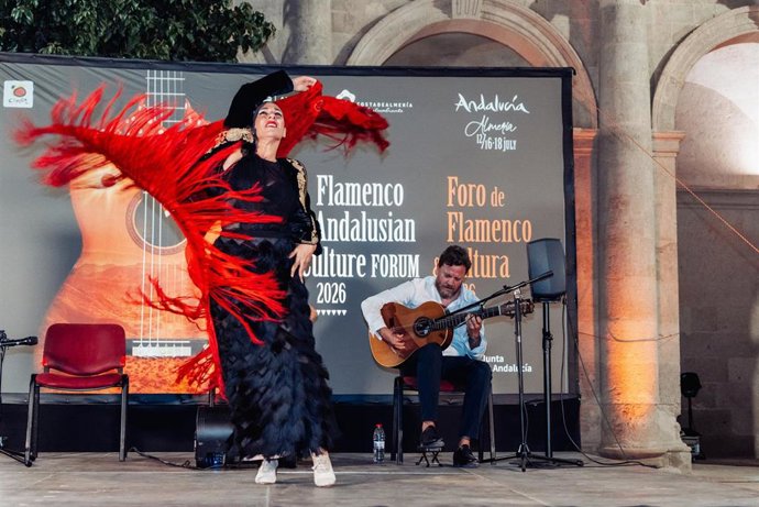 Actuación flamenca durante el 'Foro Flamenco y Andalucía Cultura 2026' celebrado en Almería.