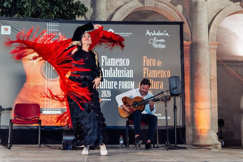 Actuación flamenca durante el 'Foro Flamenco y Andalucía Cultura 2026' celebrado en Almería.
