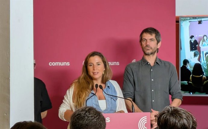 La coordinadora dels Comuns Candela López i el ministre de Cultura Ernest Urtasun