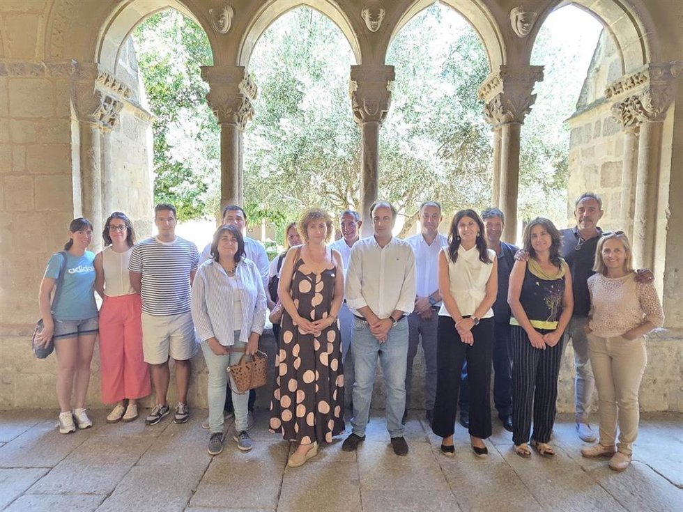 El consejero de Agricultura, Ganadería, Medio Rural y Política Ambiental de la Junta de Castilla y León, Joaquín Antonio Pino, visita en Santa María La Real de Nieva (Segovia) su primera Sección Agraria Comercial tras asumir el cargo