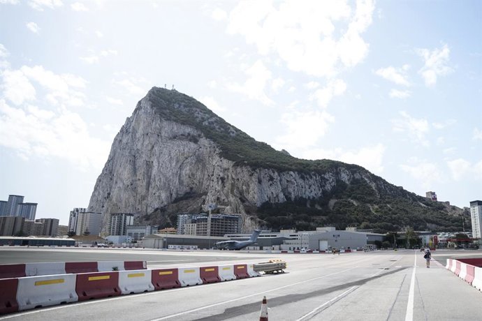 Archivo - Detalle del aeropuerto en el día previo del National Day en Gibraltar, a 9 de septiembre de 2024 en Gibraltar. La Fiesta de Gibraltar, que se celebra anualmente el 10 de septiembre, es una de las dos fiestas locales oficiales del territorio de u