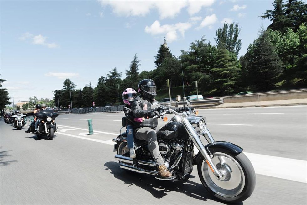 Archivo - Motociclistas