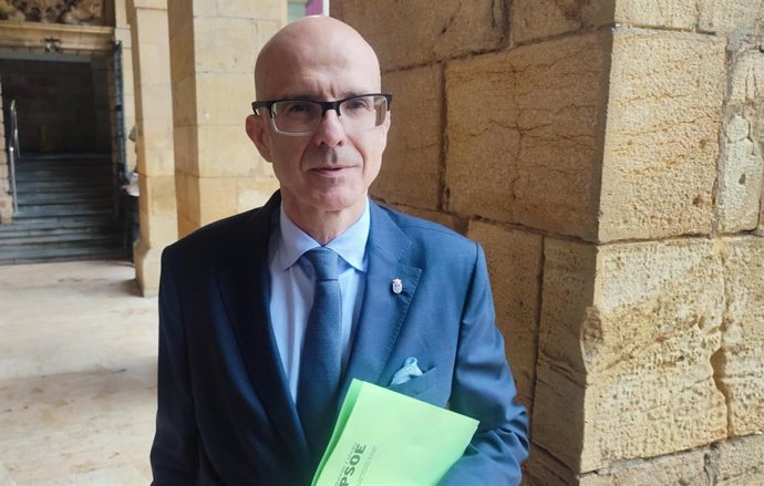 Archivo - El concejal del Grupo Municipal Socialista en el Ayuntamiento de Oviedo Jorge García Monsalve.
