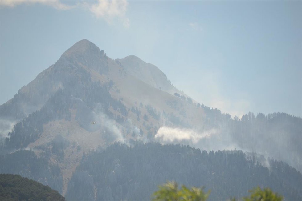 Avión anfibio esta mañana trabajando en el incendio de Plan.