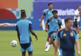 DALLAS, July 14, 2026  -- Lamine Yamal of Spain attends a training session ahead of the semi-final match between France and Spain at the 2026 FIFA World Cup in Dallas, the United States, on July 13, 2026.
