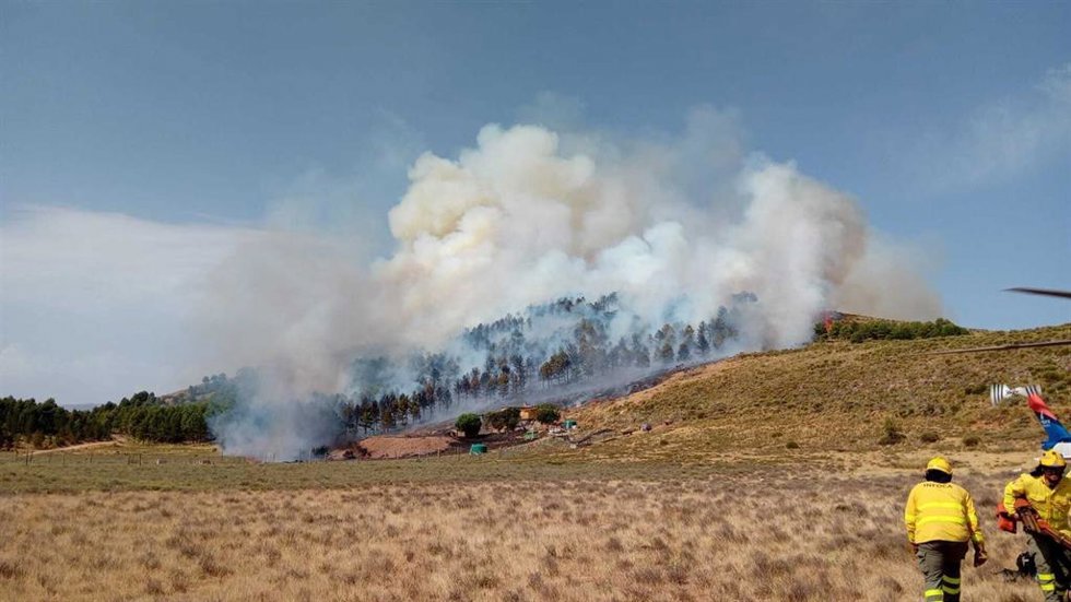 Declarado un incendio forestal en Laujar de Andarax (Almería) que moviliza a doce medios aéreos.