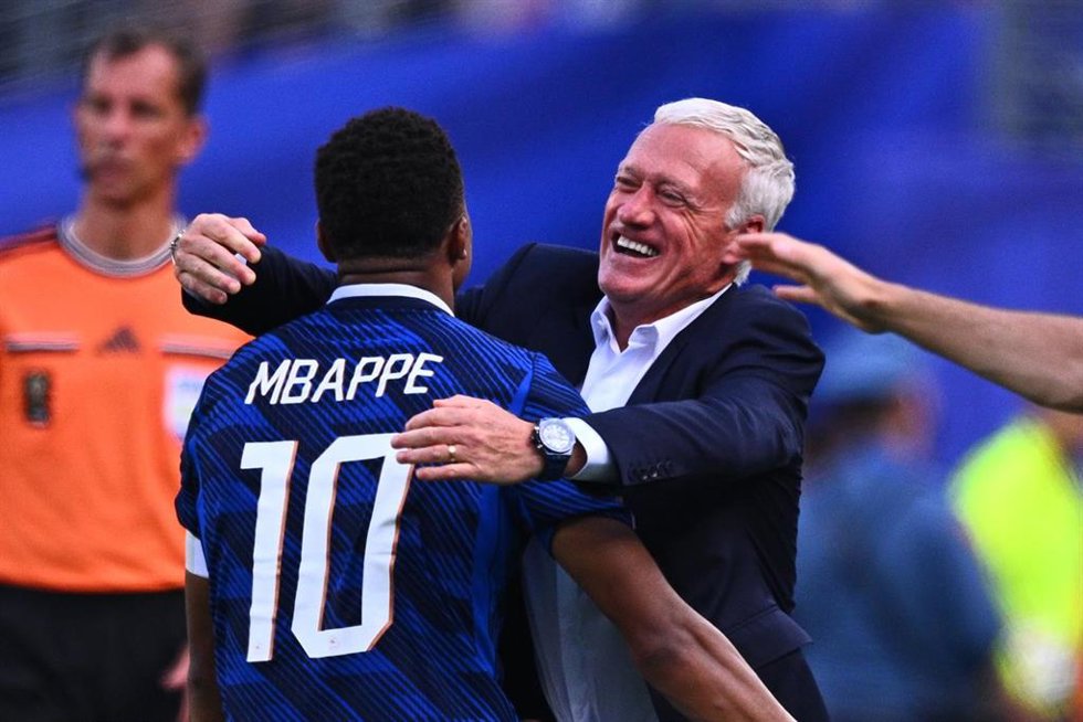 Kylian Mbappé y Didier Deschamps