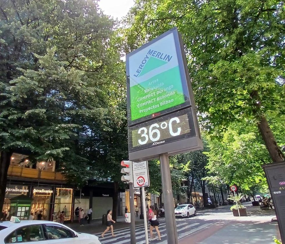 Archivo - Termómetro marca 36 grados.