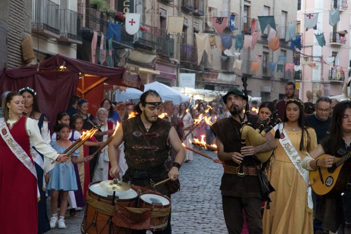 Ambiente en la calle Mayor de Daroca durante la Feria Medieval. 