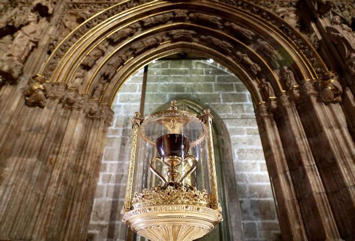 Archivo - Imagen del Santo Cáliz que se venera en la Catedral de València. 