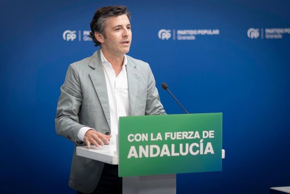El secretario general del Partido Popular de Granada, Jorge Saavedra, pide explicaciones al PSOE sobre la trama Cerdán-Ábalos-Koldo con Granada.