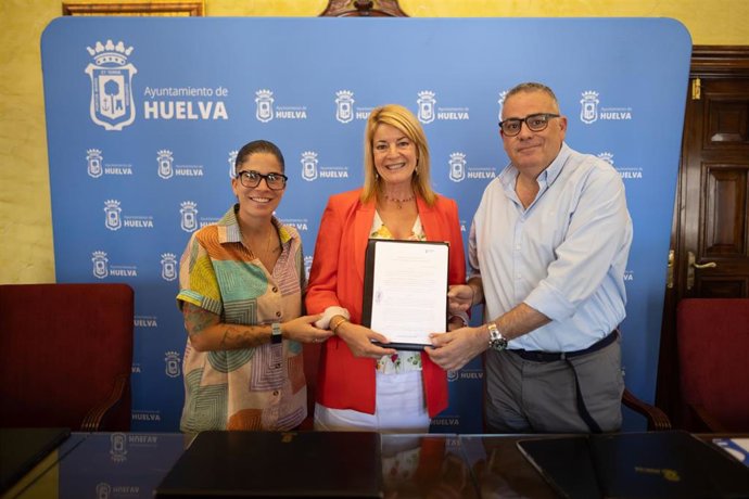 Imagen de la firma del acuerdo.