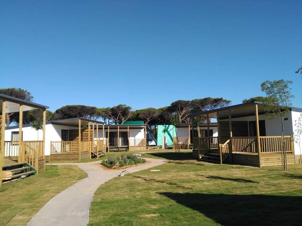 Archivo - Instalaciones de un camping de Huelva.