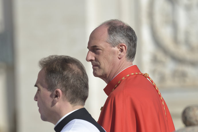 El nuevo cardenal y obispo de Ajaccio, François-Xavier Bustillo, es nombrado cardenal por el Papa Francisco, en la basílica vaticana de San Pedro