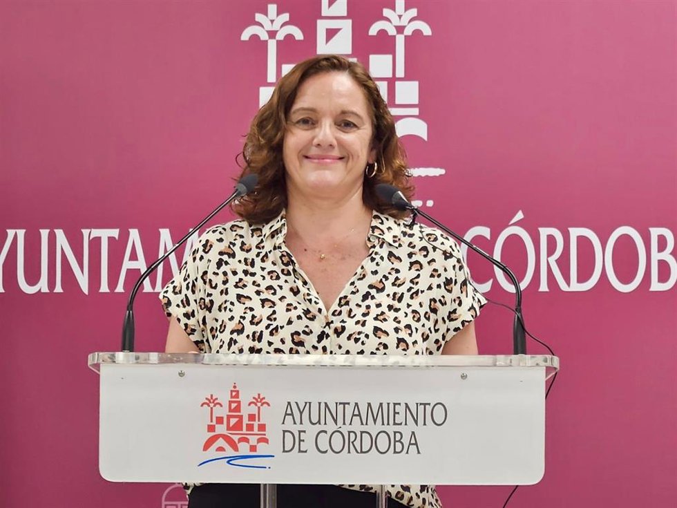 Archivo - La concejala del PSOE en el Ayuntamiento de Córdoba Isabel Bernal.