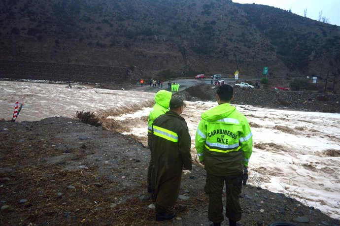 Coquimbo, 18 de julio de 2026. Debido a las intensas precipitaciones que afectan a la zona se activaron la mayoría de las quebradas como es el caso de Islon que corto la ruta dejando aislada a localidades del sector.  Alejandro Pizarro/Aton Chile