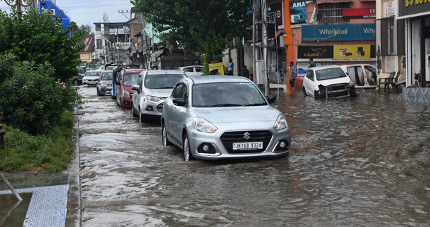 Al menos diez muertos en inundaciones en la Cachemira india