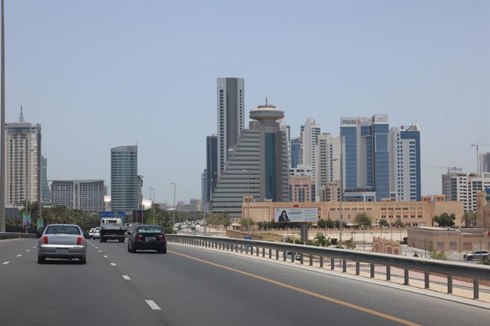 Archivo - MANAMA, June 10, 2026  -- This photo taken on June 10, 2026 shows a street view in Manama, Bahrain.