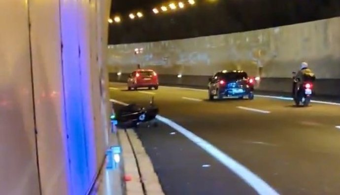 Herido un motorista tras caer en la A-8 a la altura del túnel de Hoz