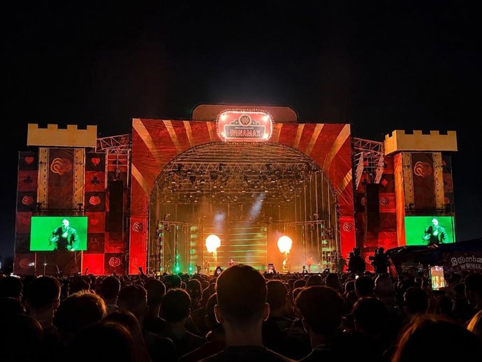 Imagen durante el concierto de Hijos de la Ruina en el festival Boombastic. El proyecto conjunto de Natos, Waor y Recycled J, ofreció el único concierto programado en el escenario principal.