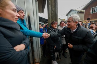 Penco, Viernes 17 de julio 2026  El Presidente José Antonio Kast, supervisa labores de limpieza de los sectores afectados por el sistema frontal en en sector Cerró Verde Bajo de la comuna de Penco. (Carlos Acuña/Aton Chile)