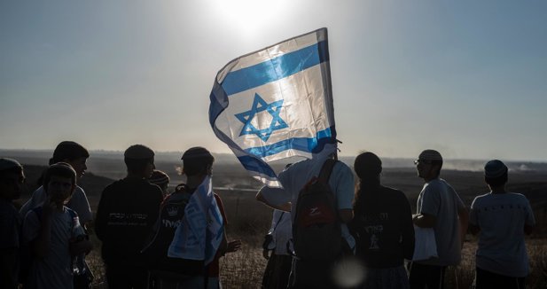 Miles de israelíes superan cuatro controles militares en su marcha para recolonizar la Franja de Gaza