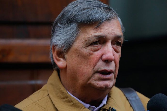 Santiago, 09 de Julio del 2026.    Se reúnen las y los presidentes y jefes de bancada de los partidos de oposición con abogados constitucionalistas para abordar la mega reforma y su constitucionalidad. En la imagen Lautaro Carmona.    Luis Quinteros/Aton