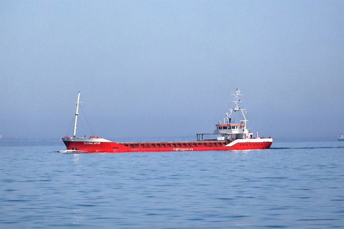 Arquivo - 17 de abril de 2025, Região de Odessa, Ucrânia: Um navio graneleiro navega pelo Mar Negro enquanto a Marinha ucraniana patrulha a costa de Odessa, na Ucrânia, em 17 de abril de 2025.