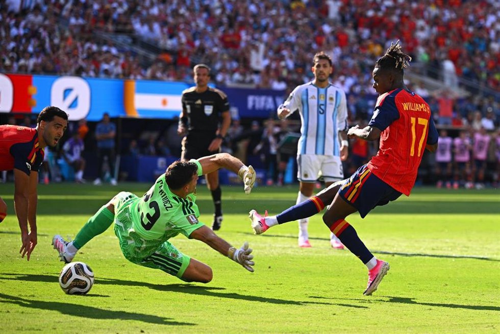 Nico Williams supera a Emiliano Martínez en la final entre España y Argentina del Mundial 2026