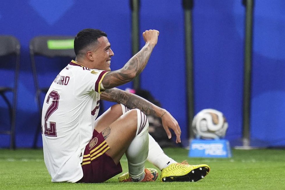 El internacional Pedro Porro celebra el segundo tanto de España contra Francia en las semifinales del Mundial de fútbol de 2026. 