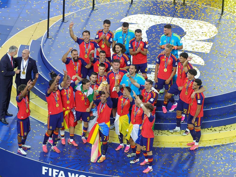 La selección española celebra el título de campeona del mundo en el MetLife Stadium.