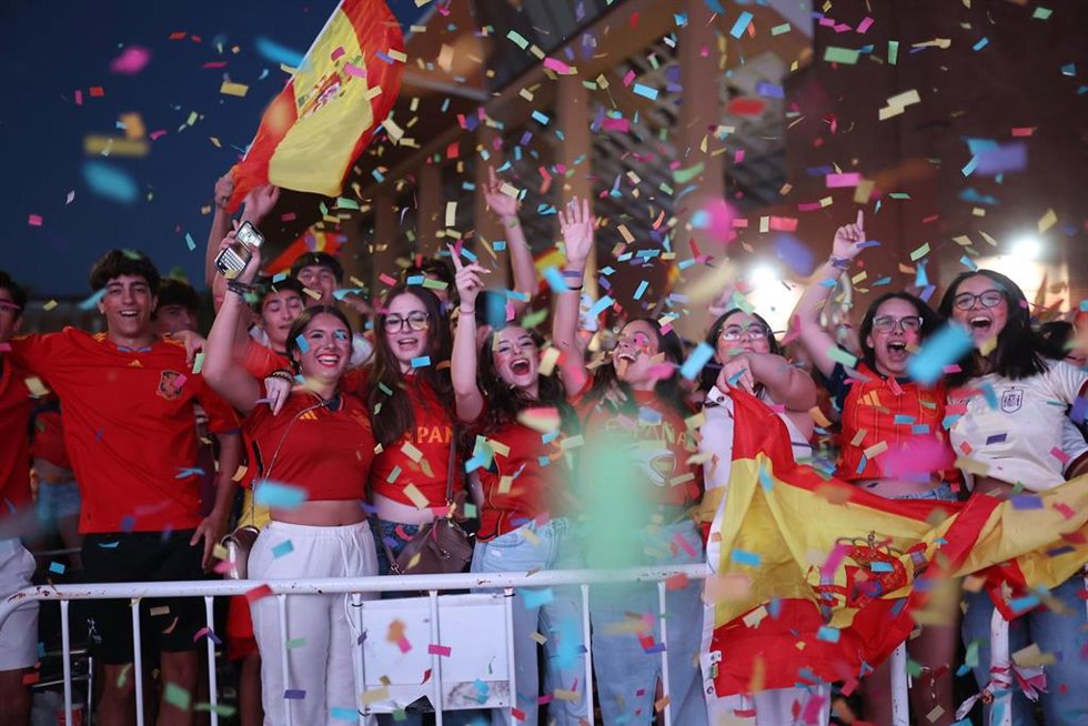 Aficionados de la selección española durante la final del Mundial de fútbol 2026 en Don Benito