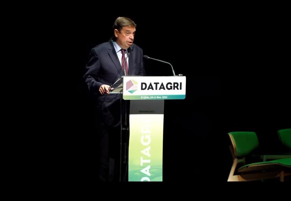 Archivo - El ministro de Agricultura, Luis Planas, interviene en el Foro Datagri 2022.