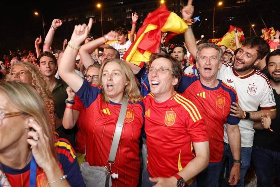 El alcalde de Madrid, José Luis Martínez-Almeida, ha llamado a celebrar esta tarde la victoria de la selección española en el Mundial de Fútbol porque "merece la pena" pero "con el mismo civismo" que se vivió durante el partido