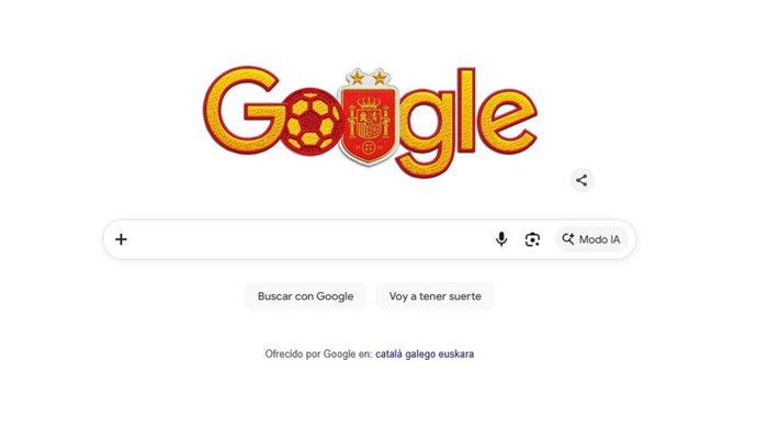 La plataforma Google con los colores de España, el escudo de la Real Federación Española de Fútbol (RFEF) junto a sus dos estrellas