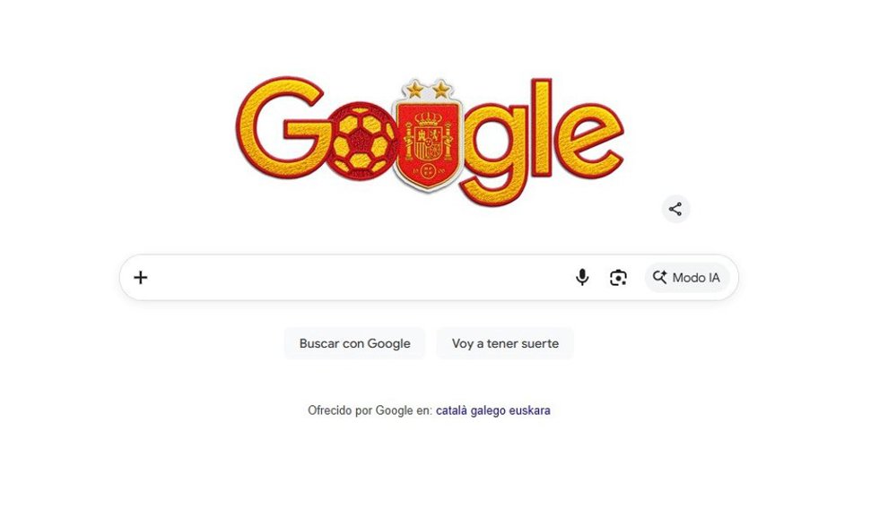 La plataforma Google con los colores de España, el escudo de la Real Federación Española de Fútbol (RFEF) junto a sus dos estrellas