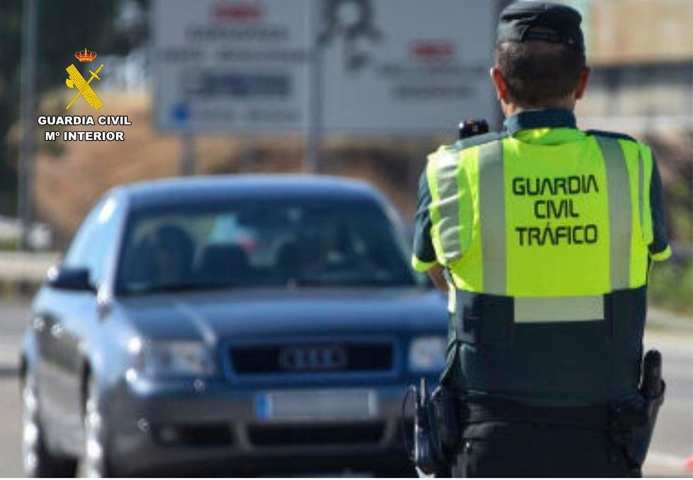 Archivo - Imagen de recurso de un agente de la Guardia Civil.