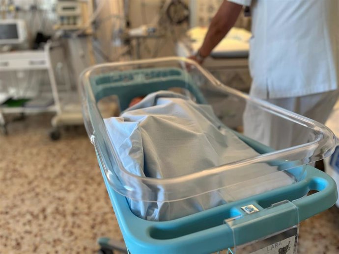 Un neonato del Hospital Santa Caterina, en Salt (Girona)
