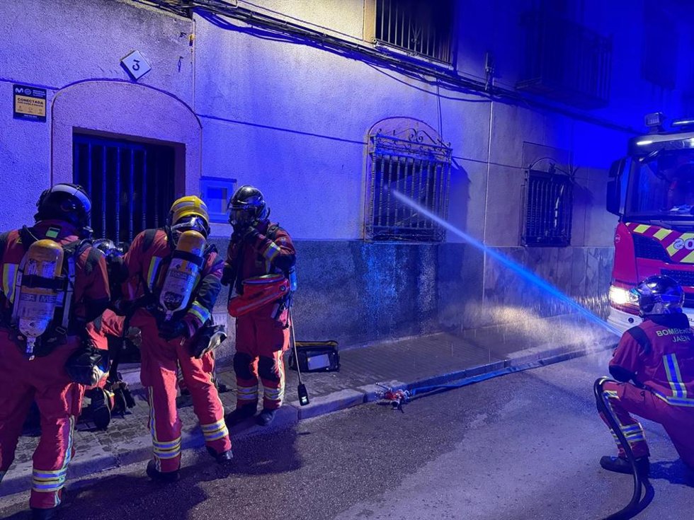 Intervención de los bomberos en la calle Velázquez