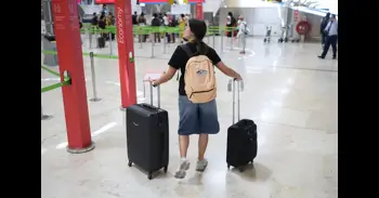 El uso del coche para ir al aeropuerto gana peso tras crecer un 14% las reservas de parking en 2025