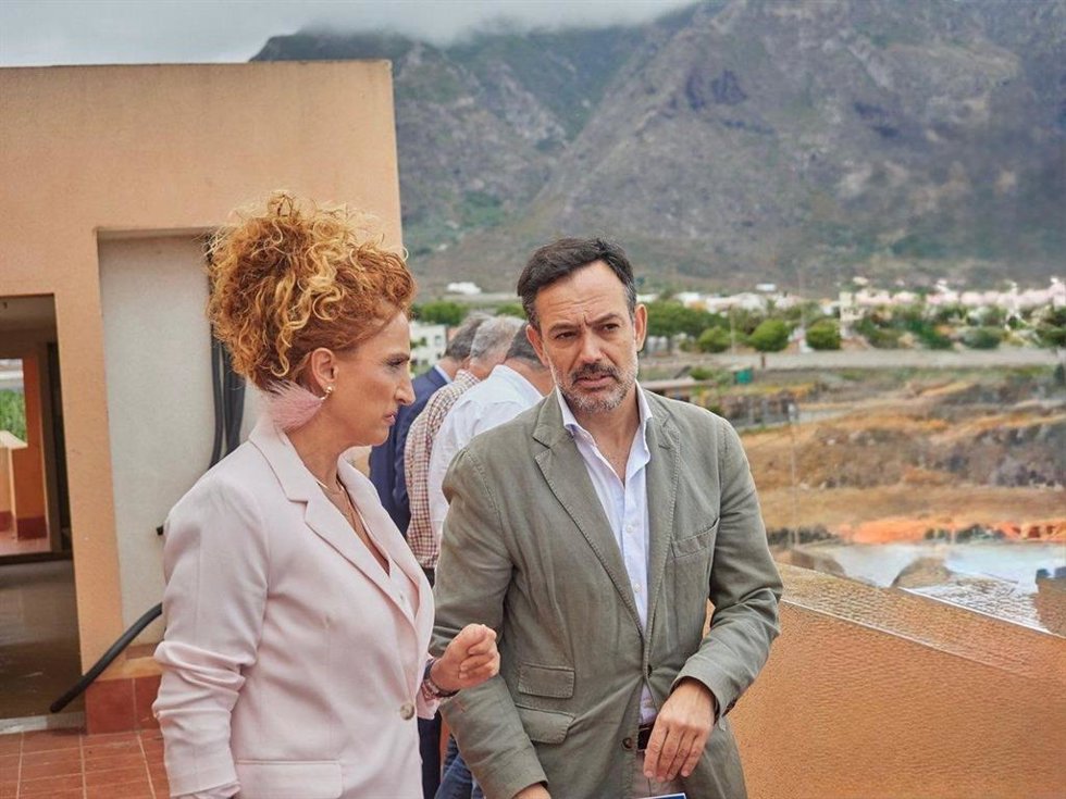 La consejera de Vivienda del Cabildo de Tenerife, Sonia Hernández y el vicepresidente del Cabildo, Lope Afonso