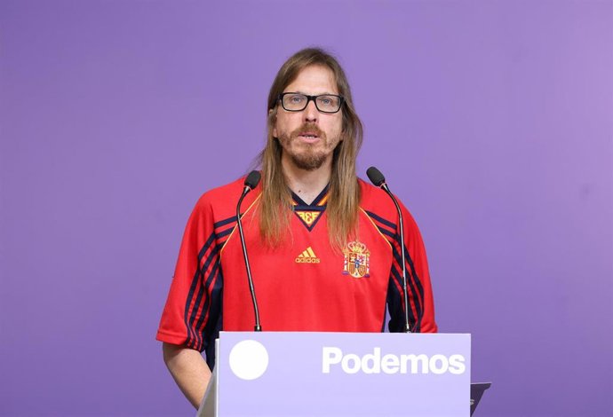 El secretario de Organización y portavoz de Podemos, Pablo Fernández, durante una rueda de prensa en la sede de Podemos, a 20 de julio de 2026, en Madrid (España). 