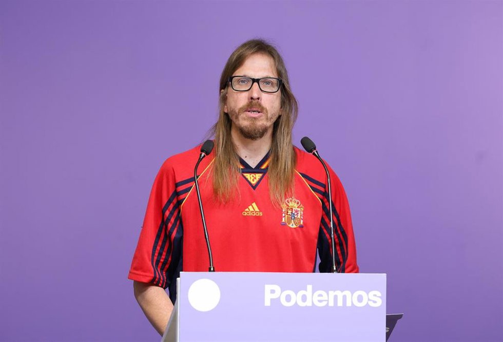 El secretario de Organización y portavoz de Podemos, Pablo Fernández, durante una rueda de prensa en la sede de Podemos, a 20 de julio de 2026, en Madrid (España). 