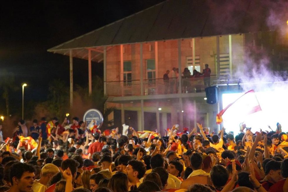 Celebración en Punta Umbría (Huelva)  de la victoria de la Selección Española en el Mundial 2026.