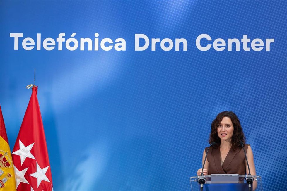 La presidenta de la Comunidad de Madrid, Isabel Díaz Ayuso, durante su visita a Telefónica Dron Center, a 20 de julio de 2026, en Madrid (España). Telefónica Dron Center, ubicado en el Centro Nacional de Supervisión y Operación de Telefónica, en Aravaca, 