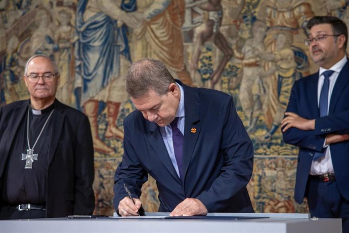 Firma del Protocolo General de colaboración entre la Junta de Comunidades de Castilla-La Mancha y la Iglesia Católica en Castilla-La Mancha para la financiación plurianual del patrimonio cultural religioso.