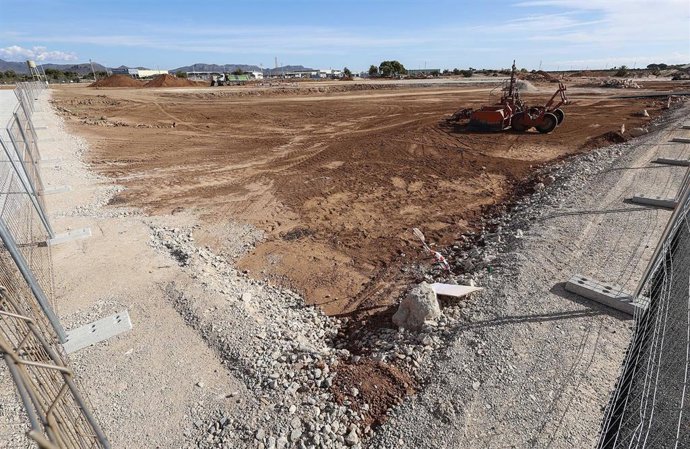 Archivo - Obras de construcción de la nueva planta de producción de Edwards Lifesciences, en el polígono industrial Moncada III, a 11 de octubre de 2024, en Moncada, Valencia