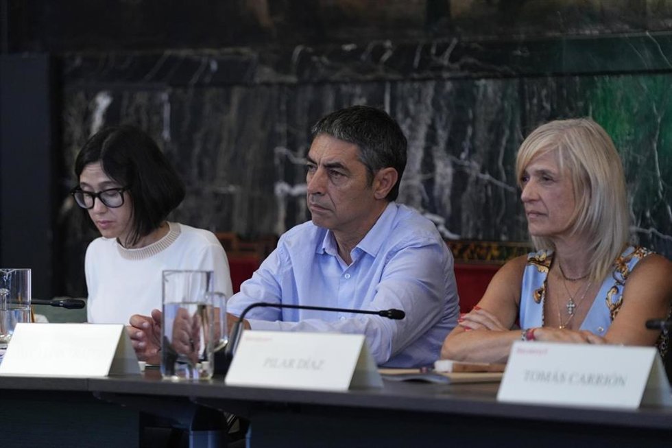 La consellera de Interior y Seguridad Pública de la Generalitat, Núria Parlon, el director general de los Mossos, Josep Lluís Trapero, y la delegada del Govern en Barcelona, Pilar Díaz, durante la Junta Local de Seguridad de Barcelona