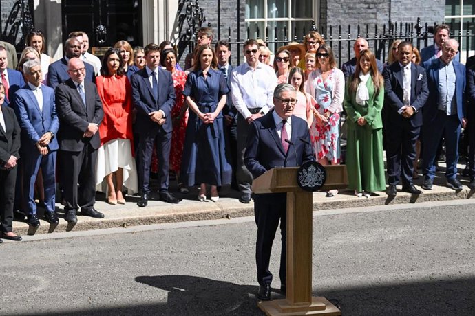 El primer ministro británico, Keir Starmer, da su último discurso desde Downing Street.